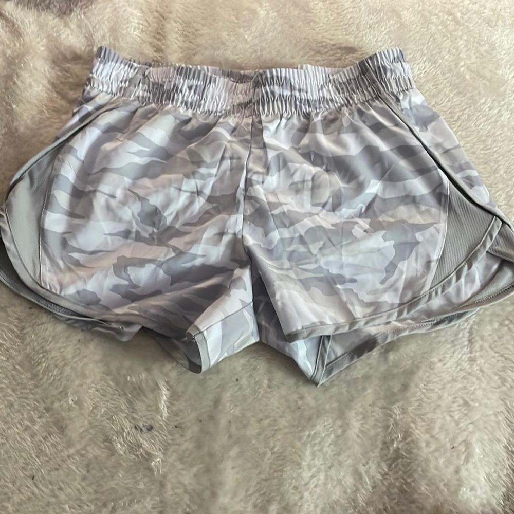 grey&white camo shorts